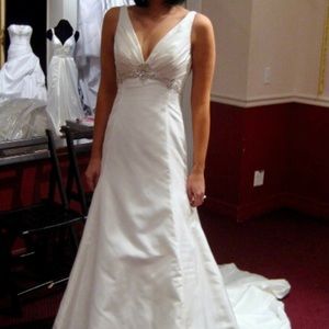 Allure Bridal A-Line Wedding Gown Size 8